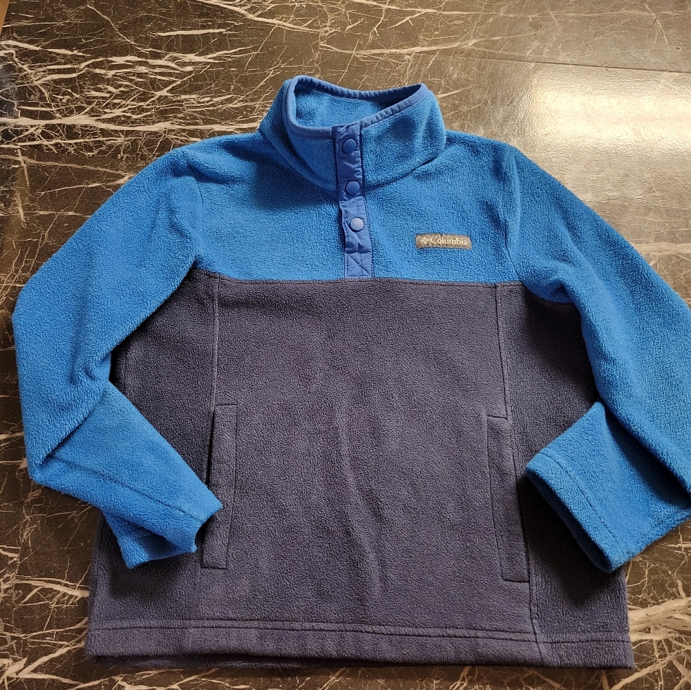 Columbia Navy Blue and Baby Blue sweater Size (S)(8) for young boys